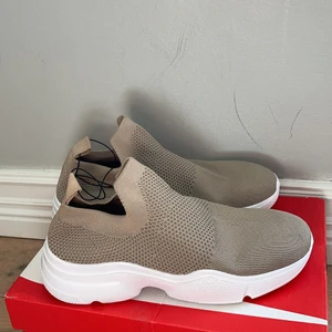 Skor Lager157 - Aldrig använda, 10/10 skick , frakt ingår i priset 