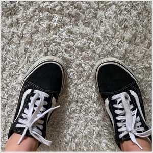 Vans skor - Säljer dessa supersnygga vans skorna💕Stl 36 men skulle nog passa 37 också. Inte jätte använda, har bara använt de ca 4-5 gånger!💕