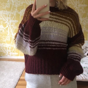 Stickad tröja - Stickad tröja från zara som inte kommer till användning! Supermysig och sitter oversize på mig som har s-m! Frakt tillkommer💗