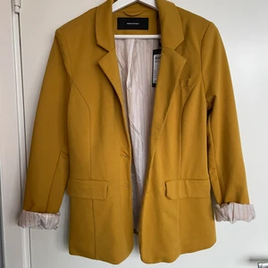 Kavaj - Snygg oanvänd kavaj från Vero Moda med prislappen kvar. 👌🏼