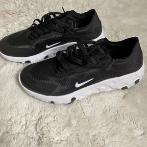 Nike skor - Använda 1 gång! Säljes pga för liten storlek. STORLEK 41