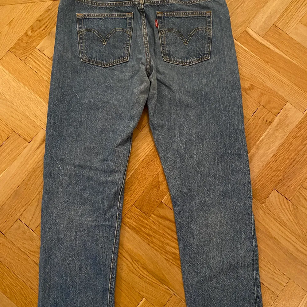 Levis jeans, fint skick! Lågmidjade. . Jeans & Byxor.