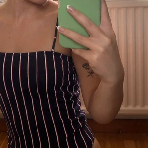 Randig body  - Fin enkel randig body som man kan ha till den mesta!