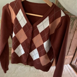 Rutig tröja - Rutig stickad tröja, skriv för mer bilder eller info💕💕