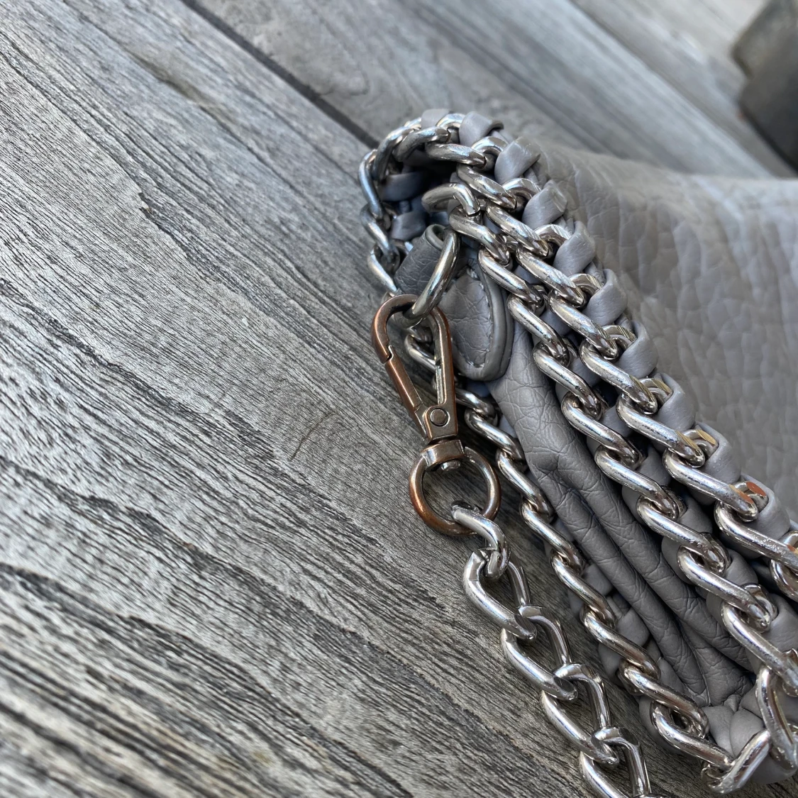 Tiamo grå liten väska  - 91