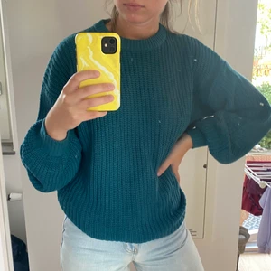 Stickad tröja💙 - Blå stickad tröja från NAKD. Använd fåtal gånger då den knappt kommit användning!