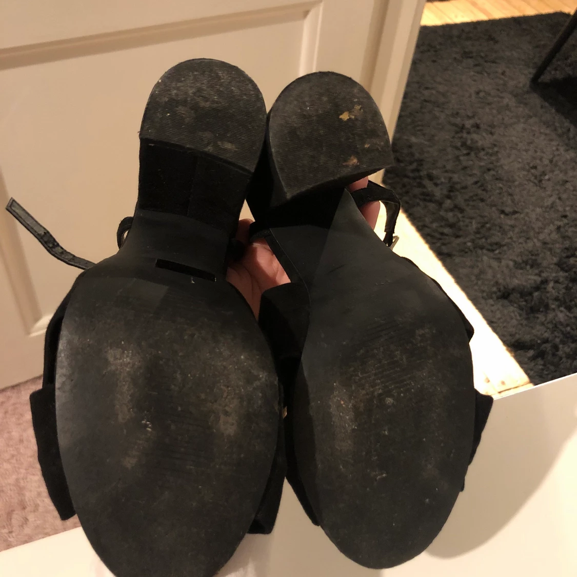 Svarta klackskor  - 91