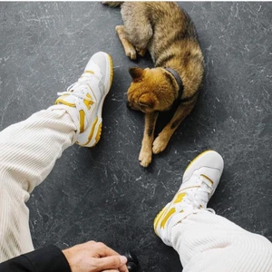 New balance 550 Yellow  - New balance 550 Yellow 🟡  Tillgänglig i storlekar⬇️  • EU44  • Pris: 1799kr   • Skick: DS/Oanvänd   • Vi nås genom dm för eventuella frågor eller funderingar!  • Flera bilder fås via dm  #erisneakers 