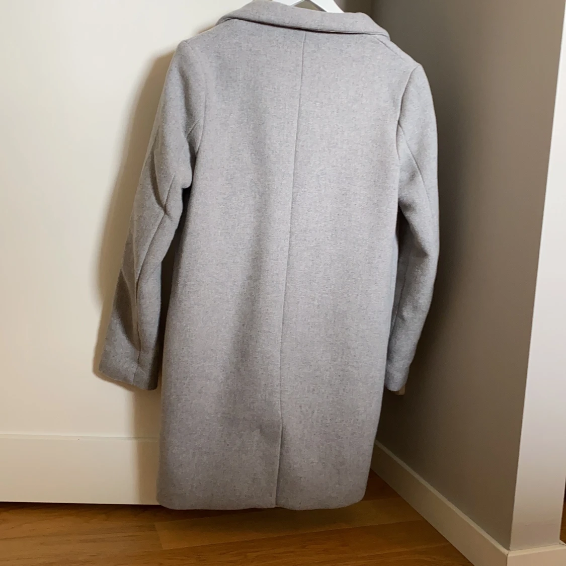 En grå kappa - 90