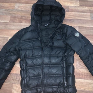 Killjacka Armani - En svart Armani höst/vinter jacka för män 