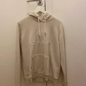 Gant hoodie - Jätte fint skick. Älskar denna tröjja