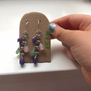 Örhängen💗 - Hemmagjorda örhängen som är väldigt vackra☺️ Hör av er vid intresse👍🏻