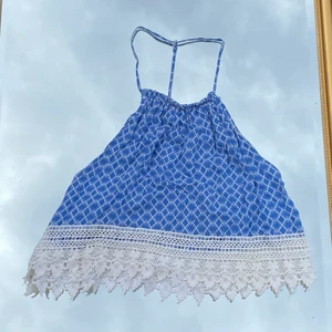 Linne från Gina Tricot  - Gulligt linne från Gina! Storlek S. Köp flera plagg och få paketpris❣️