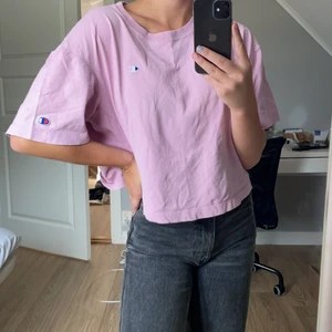 champion t-shirt  - säljer denna supersnygga t-shirt i oversizemodell från champion!! 💓 