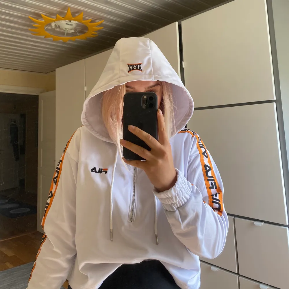 Säljer min fila hoodie i storlek smal. Den är i fint skick och använd ett fåtal gånger. Säljer då den inte kommer till användning.. Hoodies.