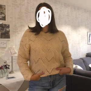 Stickad tröja - Beige stickad tröja från ONLY.