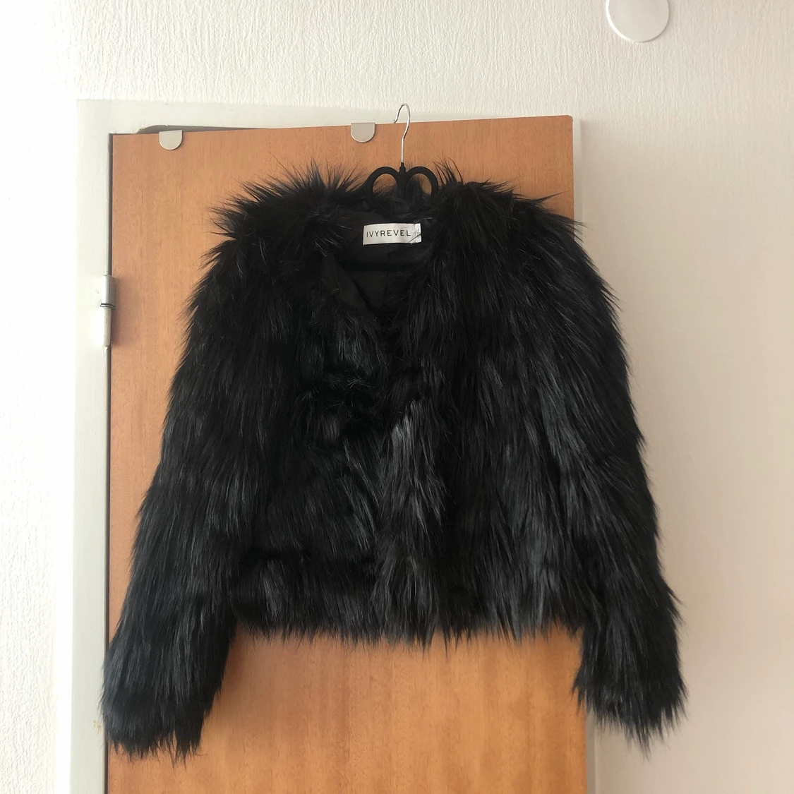 Jacka i fuskpäls från Ivy Revel! - 90