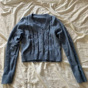 Långärmad kofta/tröja - Storlek: M men tror den mer skulle passa XS/S då den är väldigt liten i storleken. Aldrig använd