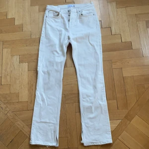 Raka jeans @ other stories - Långa raka jeans i färgen off-white. Från &other stories. Som nya💛