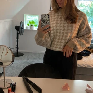 Tröja  - Stickad tröja från hm, storlek S. Köparen står för frakten, kan hämtas i Trosa. Kolla även mina andra annonser!!!