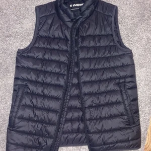 Väst - Jättesnygg väst från everest i storlek XS! I nyskick❤️köparen står för frakten