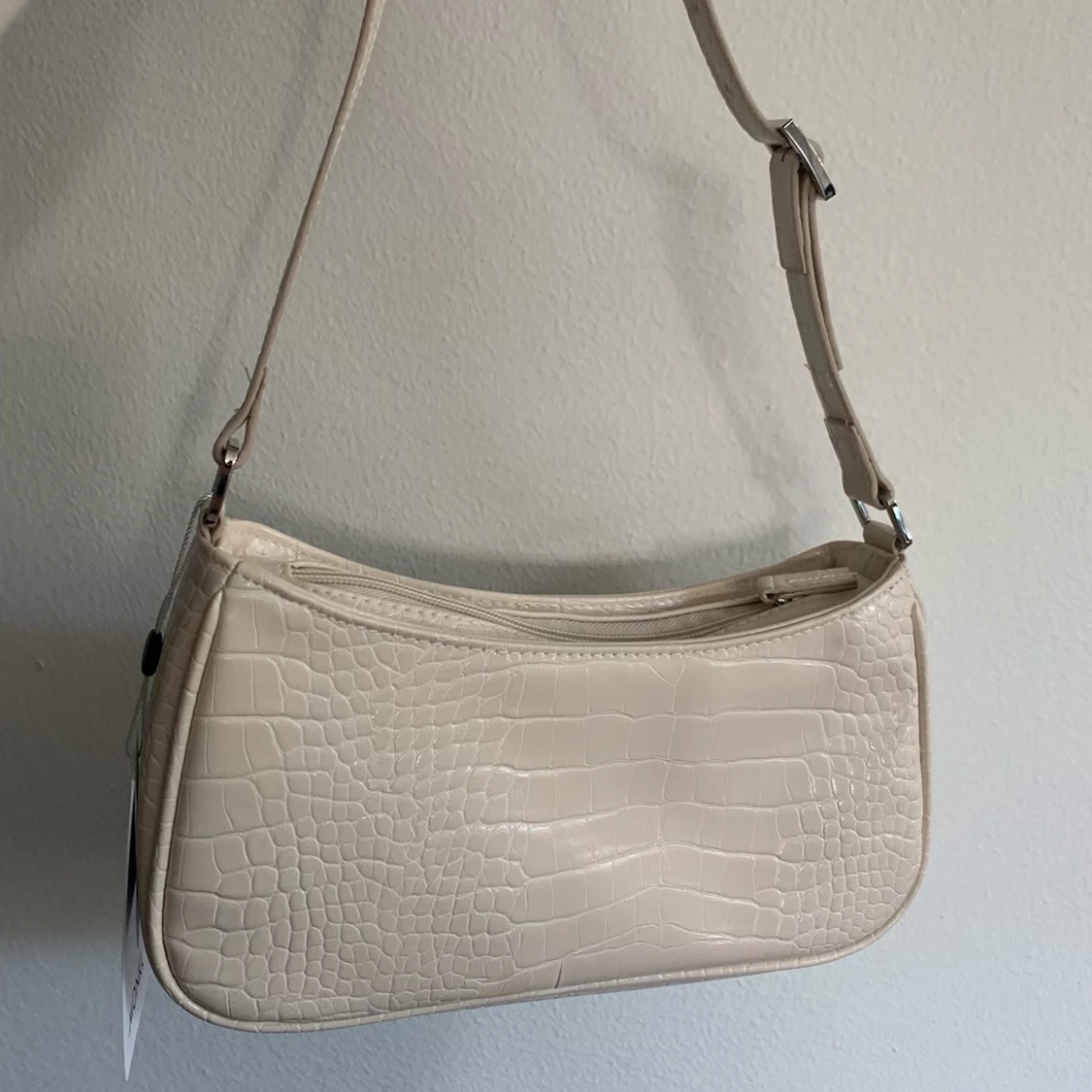 Axelväska från monki - 90