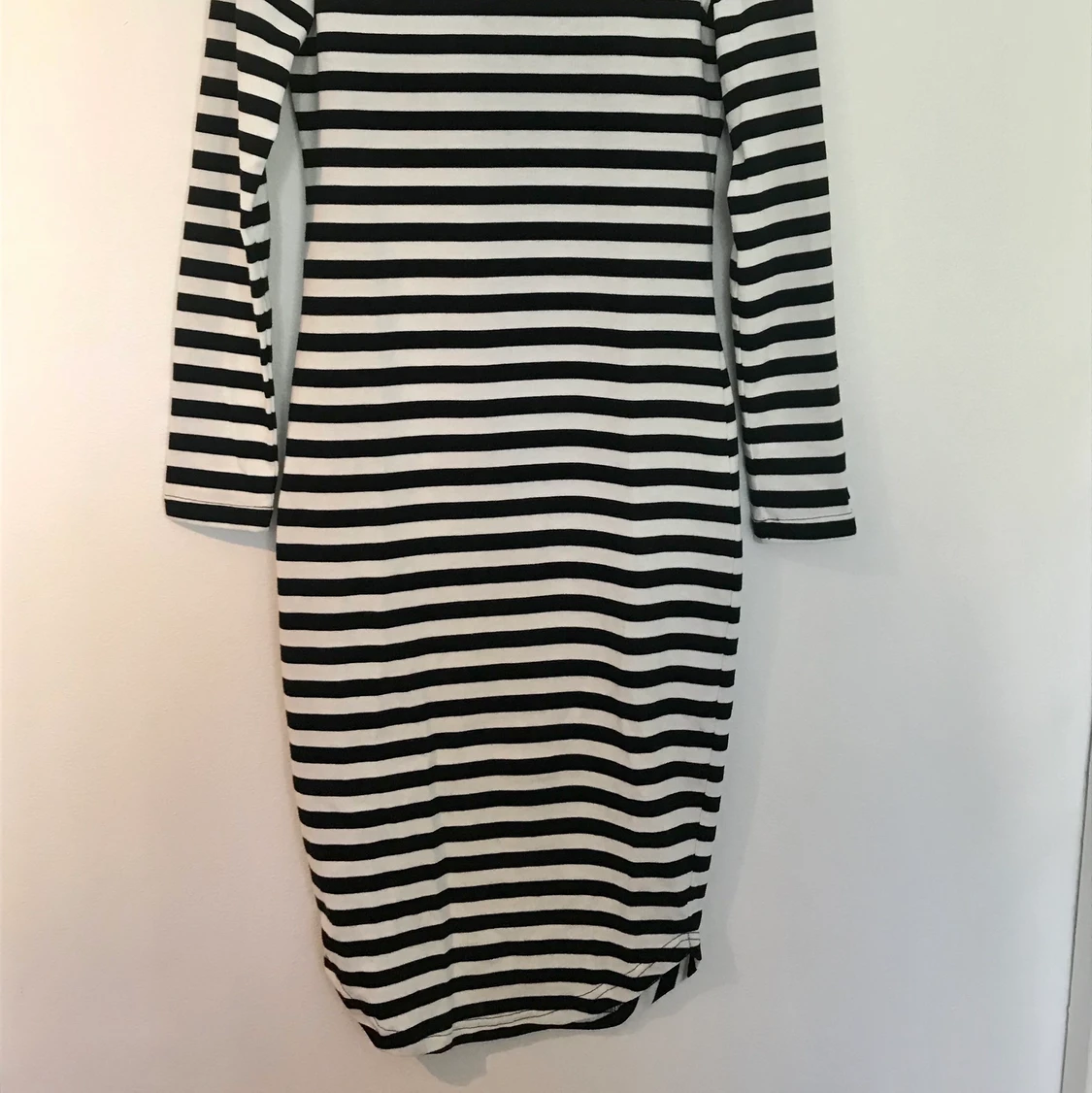 Svartvit randig klänning OANVÄND! - 91