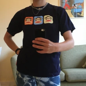 Paul Frank t-shirt  - Marinblå T-shirt med Paul Frank. Strl 36