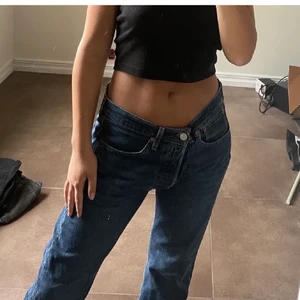 Levis low waist  - Säljer dessa levis jeans som jag köpte här på Plick.  Ser nästan ut som nya och passar skitbra till allt!! 🌸 bilderna är lånade från hon jag köpte jeansen ifrån (fridaeriksson1a)