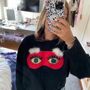 Zara tröja - Säljer denna jättepopulära tröja från zara. Den är i strl L men passar även S. Skriv för mer info💓