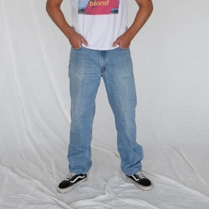 Levi's jeans - SÄLJS VIA INSTAGRAM (@RIASSECONDHAND)