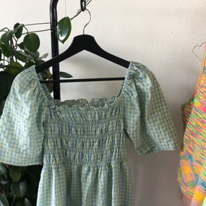 klänning - jättefin klänning som är i helt nyskick💕