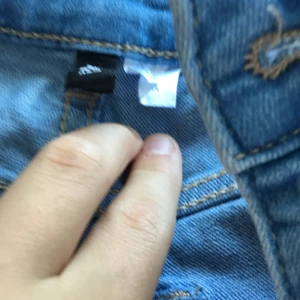 Jeans  - Hej säljer nu dessa Jensen super fina sitter super va hög midjade älskar men har blivit tyvärr för så så kom privat för blider