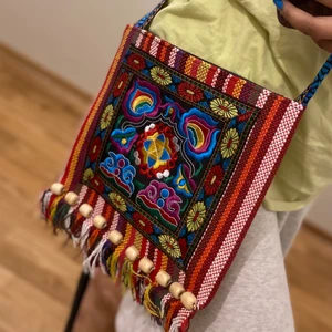 Helt ny väska  - Köparen står för frakt budgivning om flera intresserade 