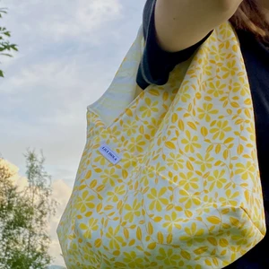 Totebag 🧡 - Totebag sydd i 100% återvunnet tyg 🧡 kika gärna in min instagram @lily_isola