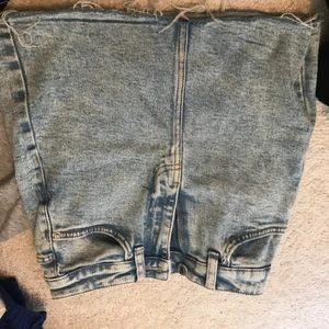 Kjol från bershka - Bilderna blev uppochner men fin kjol, har nästan inte använt den. 