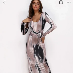 SHEIN  - Säljer min klänning som jag endast använt 2 gånger