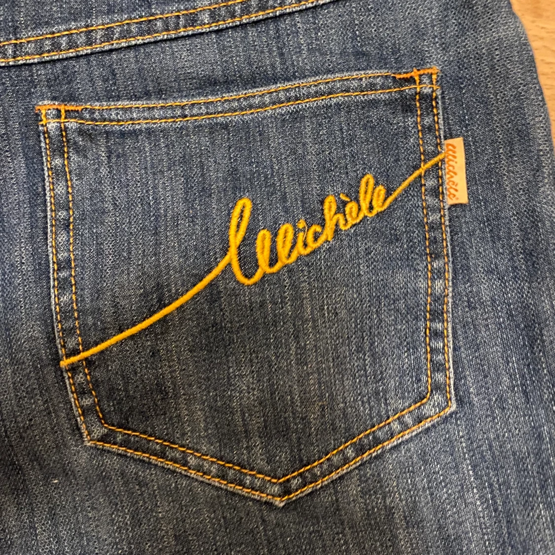 Mörkblåa jeans med medelhög midja <3 - 91