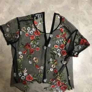 Mesh topp  - Topp från carlings i strl XS