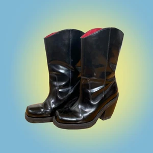 Cowboy boots  - Svarta låga cowboy boots från HM Studio Collection FW18. Storleken är 37. Säljer på grund av för små så de har endast använt 2 gånger.