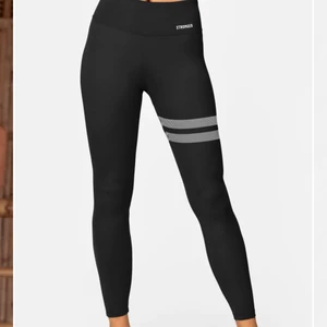Stronger träningstights strl XS - Jätte bra skick!! Super bekväma och åker inte ner. Nypris är 700kr och jag säljer för 300. Säljs då de inte kommer till anvöning längre 😁