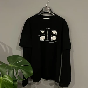 Heliot Emil Double Layered Longsleeve - Heliot Emil. Köpt på Caliroots. Storlek L sitter typ som M