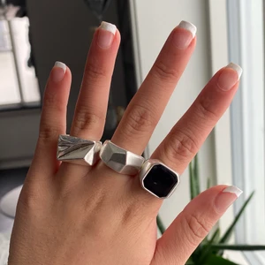 Ringar - 30kr för 1 50kr för 2 alla för 100kr! Ringen med en smiley är väldigt sliten men den är stämplad ☺️ om du köper alla får du fri frakt.