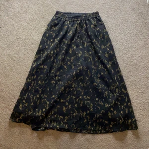 Designers remix kjol - Super ball kjol från designers remix💓 använd ett par fåtal gånger, super skick! Nypris runt 1200kr💓