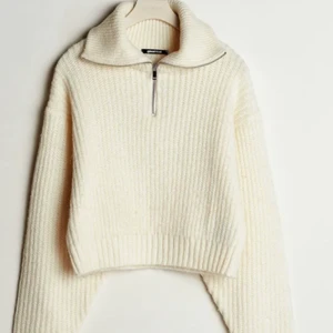 Gina tricot  - Säljer denna tröja använd fåtal gånger, köpt för 400 säljer för 250 storlek xs men stor i storlek 