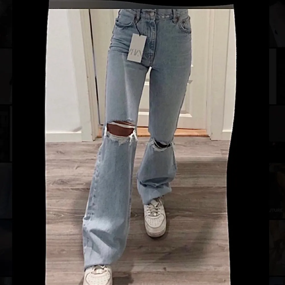 Skal selge denne kjempe fine buksen fra Zara. Pm for flere bilder.. Jeans & Byxor.