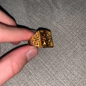 Guld ring  - Guld planterad inga skador