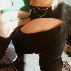 Svart topp - Du står för frakten🥰