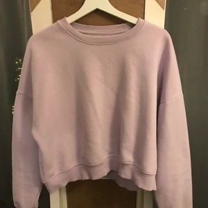 Sweatshirt  - Säljer min sweatshirt från lager 157 då den är förstor och aldrig kommer till användning. Den är i M. 50kr+frakt 