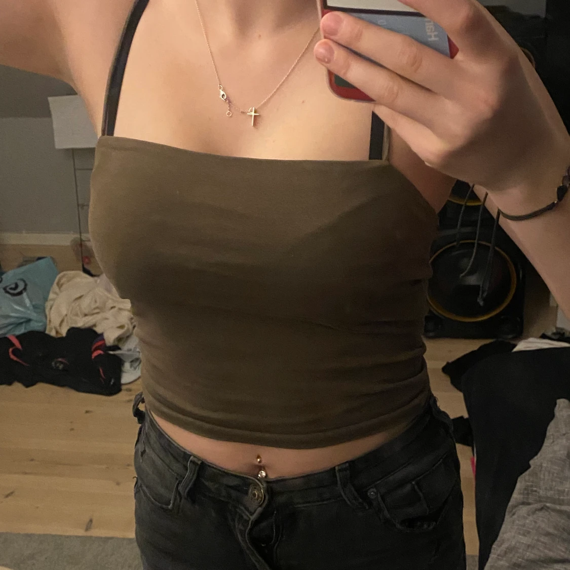 Mörkgrönt linne från ginatricot